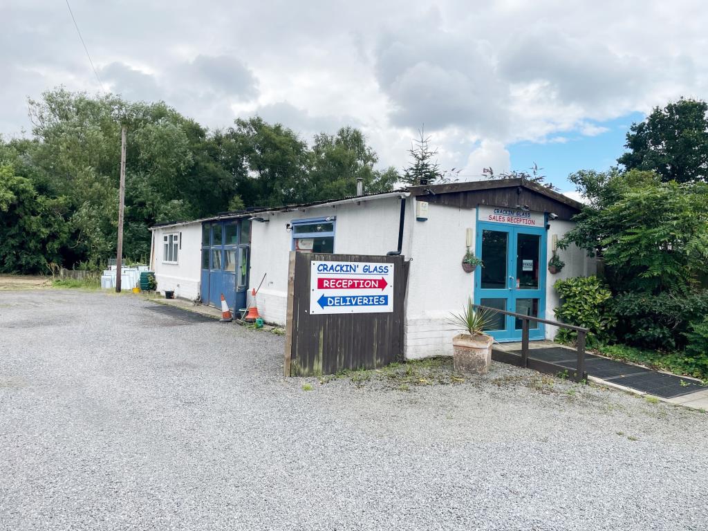 Lot: 163 - COMMERCIAL INVESTMENT AND LAND ENTIRE PLOT EXTENDING TO APPROXIMATELY 2.3 ACRES - Main Building